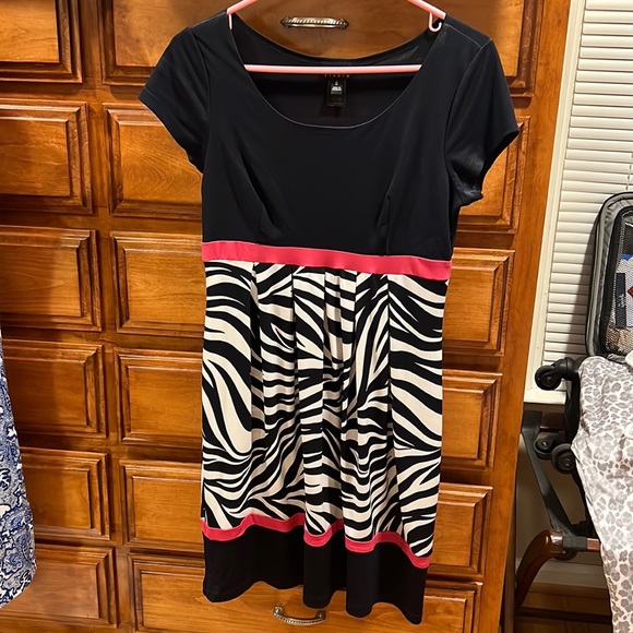 En Focus studio dress - Picture 1 of 4